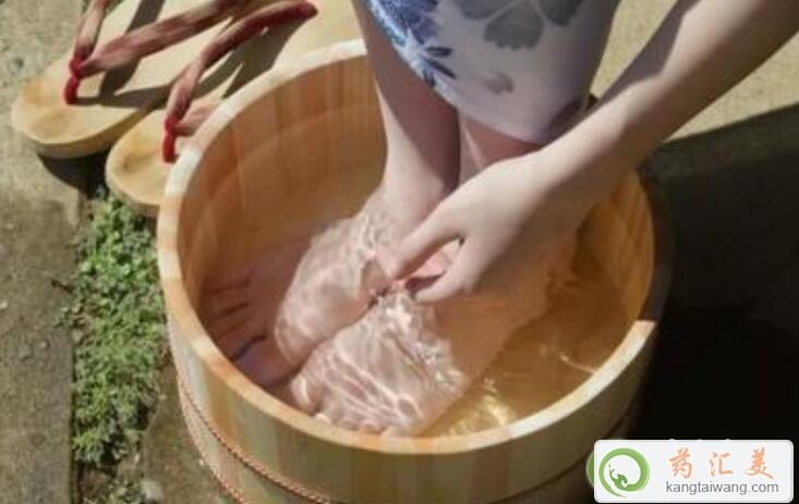 熱水泡腳與疾病的關(guān)系 熱水泡腳與疾病的關(guān)系